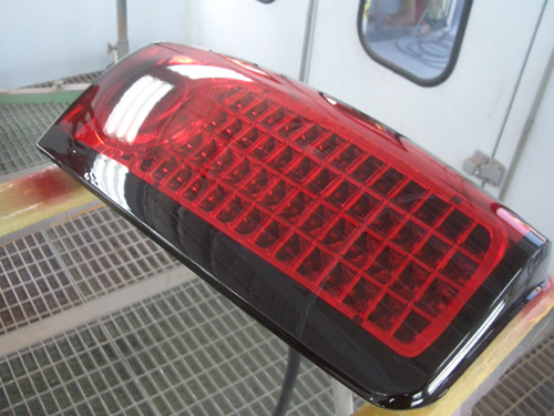 テールランプを赤色でスモーク塗装