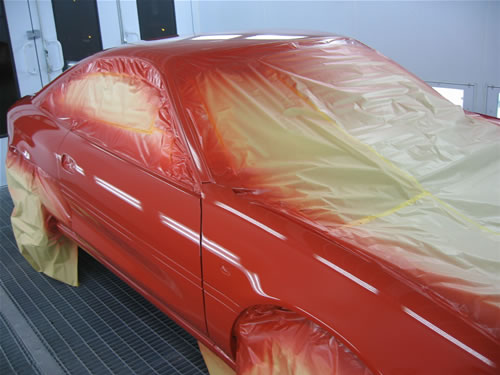 フェラーリの赤（ロッソコルサ322）への全塗装施工中